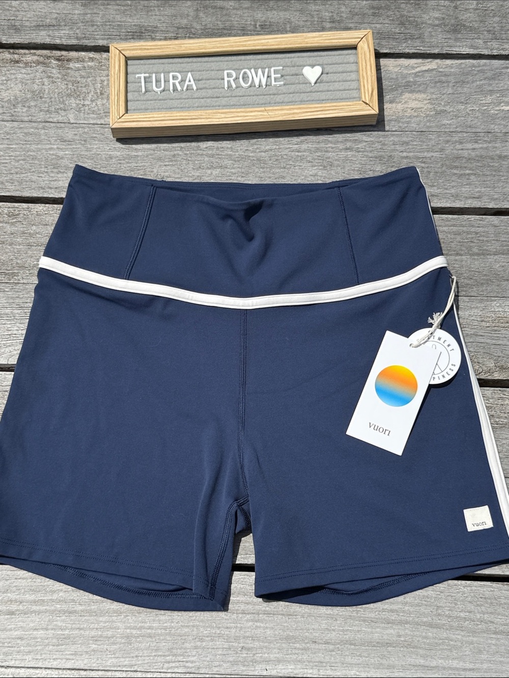 Vuori AllTheFeels Crest Short 4” NWT Blue Coast Size Large